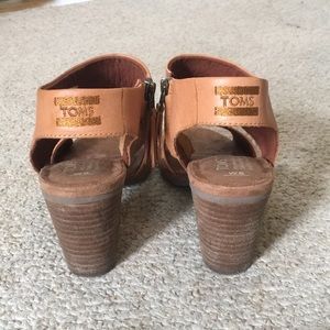 TOMS MAJORCA SANDALS.